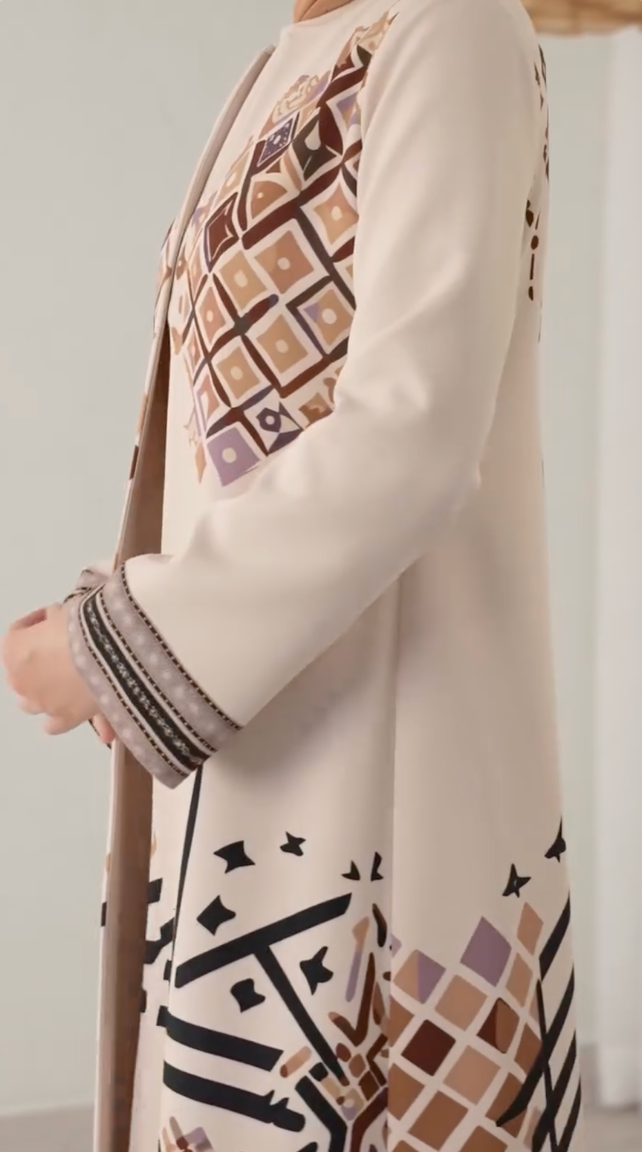 موديل تراتيل - جلباب مع عباية بالنقش العربي